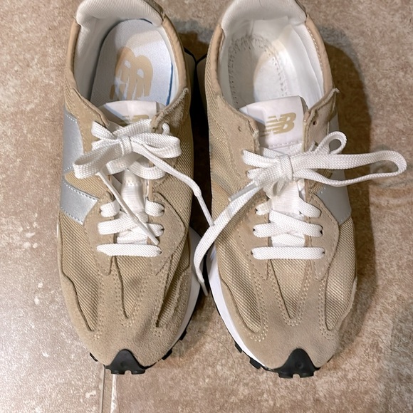 New Balance - Picture 2 of 3